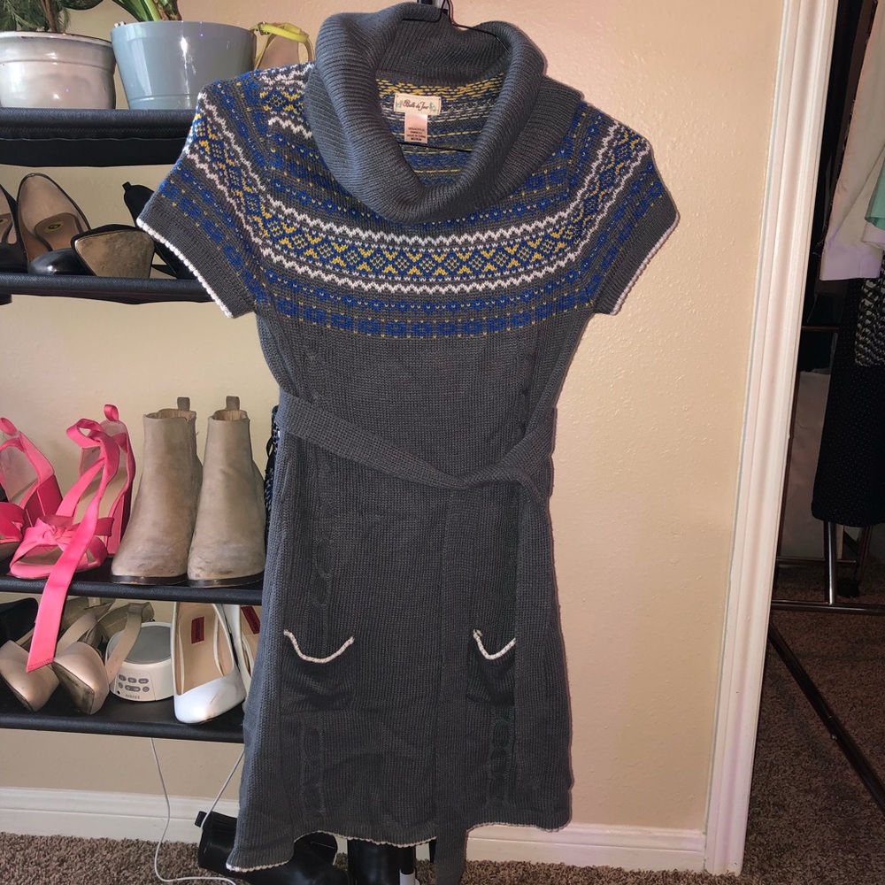 Gray Sweater Dress w/ Blue & Gold Stitching 💙💛